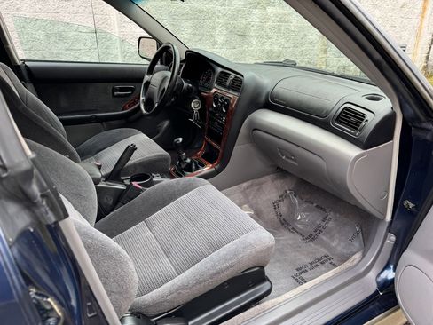 Used 2004 Subaru Outback Wagon image 17