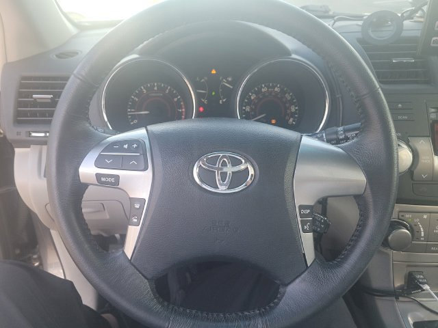 Used 2012 Toyota Highlander SE w/ Tow Pkg AWD/4WD image 28