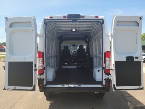 Used 2024 RAM ProMaster 2500 w/ Convenience Group FWD image 12