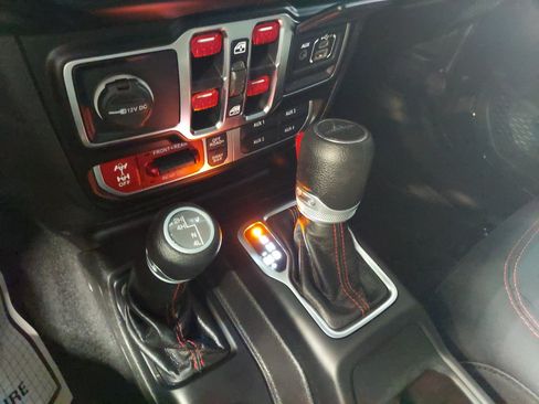 Used 2022 Jeep Gladiator Rubicon w/ Cold Weather Group AWD/4WD image 22