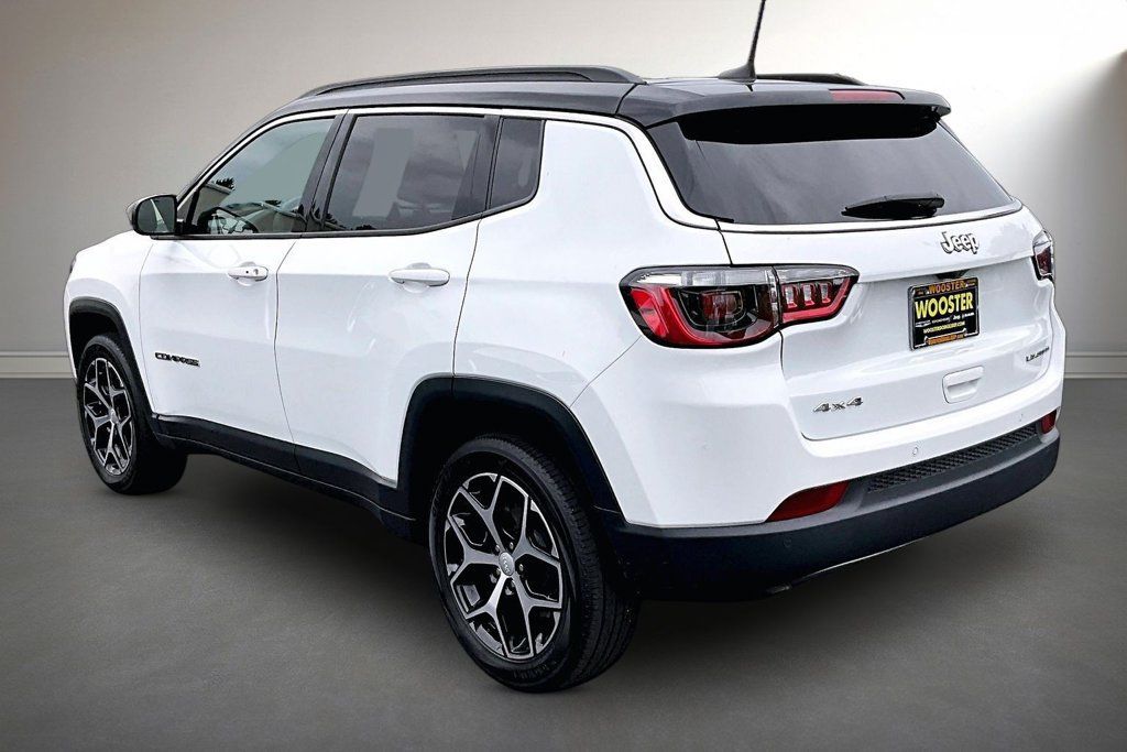 Used 2024 Jeep Compass Limited AWD/4WD image 4