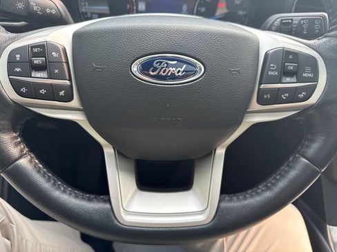 Used 2022 Ford Explorer XLT w/ Equipment Group 202A AWD/4WD image 13
