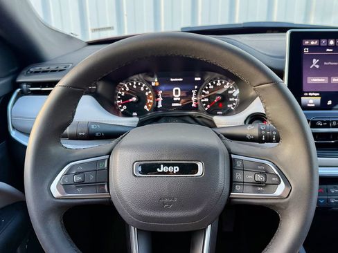 Used 2025 Jeep Compass Limited AWD/4WD image 18