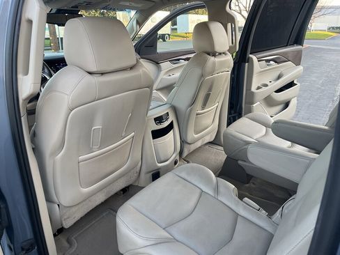 Used 2016 Cadillac Escalade ESV Luxury image 28