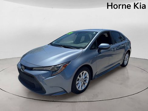 Used 2022 Toyota Corolla LE w/ LE Premium Package FWD image 5