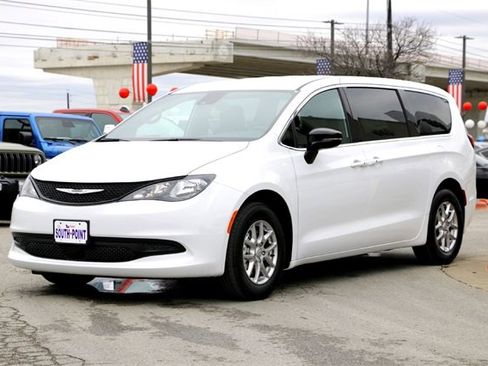 New 2026 Chrysler Voyager LX image 7