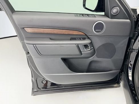 Used 2024 Land Rover Discovery Dynamic SE AWD/4WD image 24