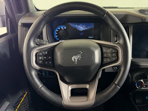 Used 2024 Ford Bronco Badlands image 10