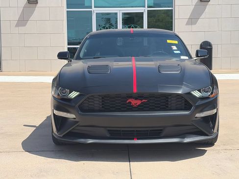 Used 2020 Ford Mustang Coupe RWD image 3