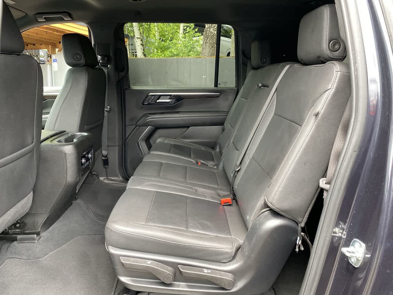 Used 2025 Chevrolet Suburban Z71 AWD/4WD image 17