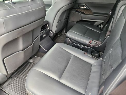 Used 2024 Lexus GX 550 w/ Accessory Package (Z1) AWD/4WD image 16
