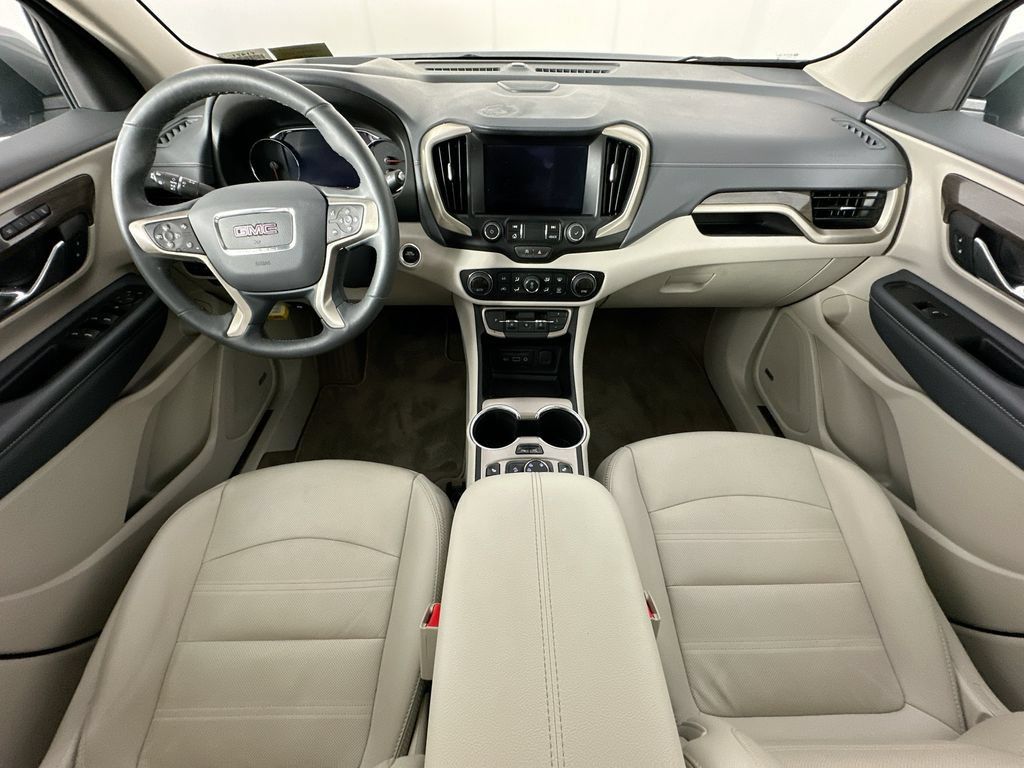 Used 2024 GMC Terrain Denali w/ Denali Premium Package AWD/4WD image 10