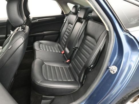 Used 2018 Ford Fusion SE image 24