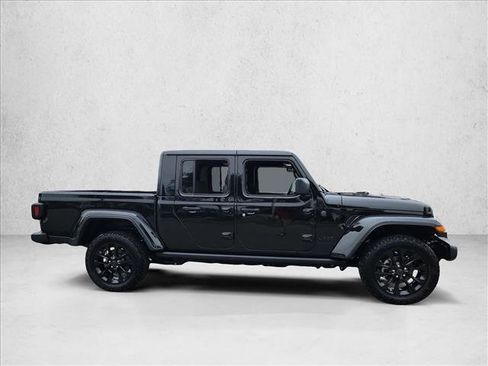Used 2025 Jeep Gladiator Sport image 4