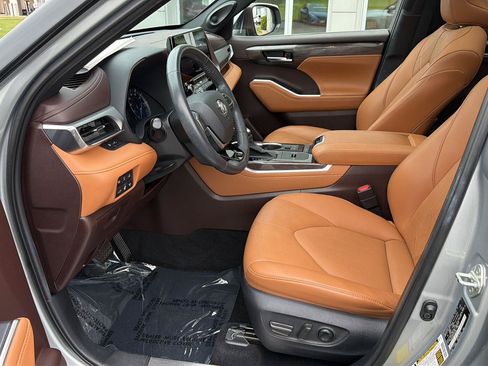 Used 2020 Toyota Highlander Platinum FWD image 10