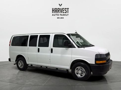 Used 2018 Chevrolet Express 2500 LS w/ Driver Convenience Package RWD image 9