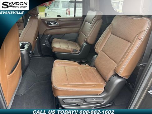 Used 2021 Chevrolet Suburban High Country w/ Premium Package image 9