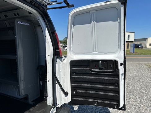 Used 2020 Chevrolet Express 2500 RWD image 19