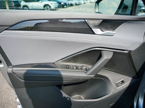 New 2025 Volkswagen Tiguan SE image 19