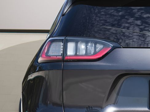 Used 2019 Jeep Cherokee Latitude Plus image 7