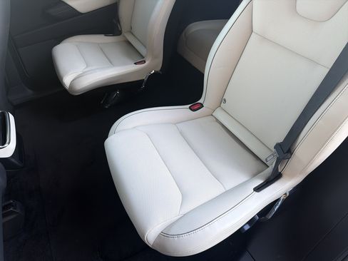 Used 2023 Tesla Model X Plaid image 4