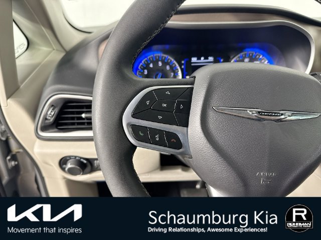 Used 2023 Chrysler Voyager LX FWD image 11