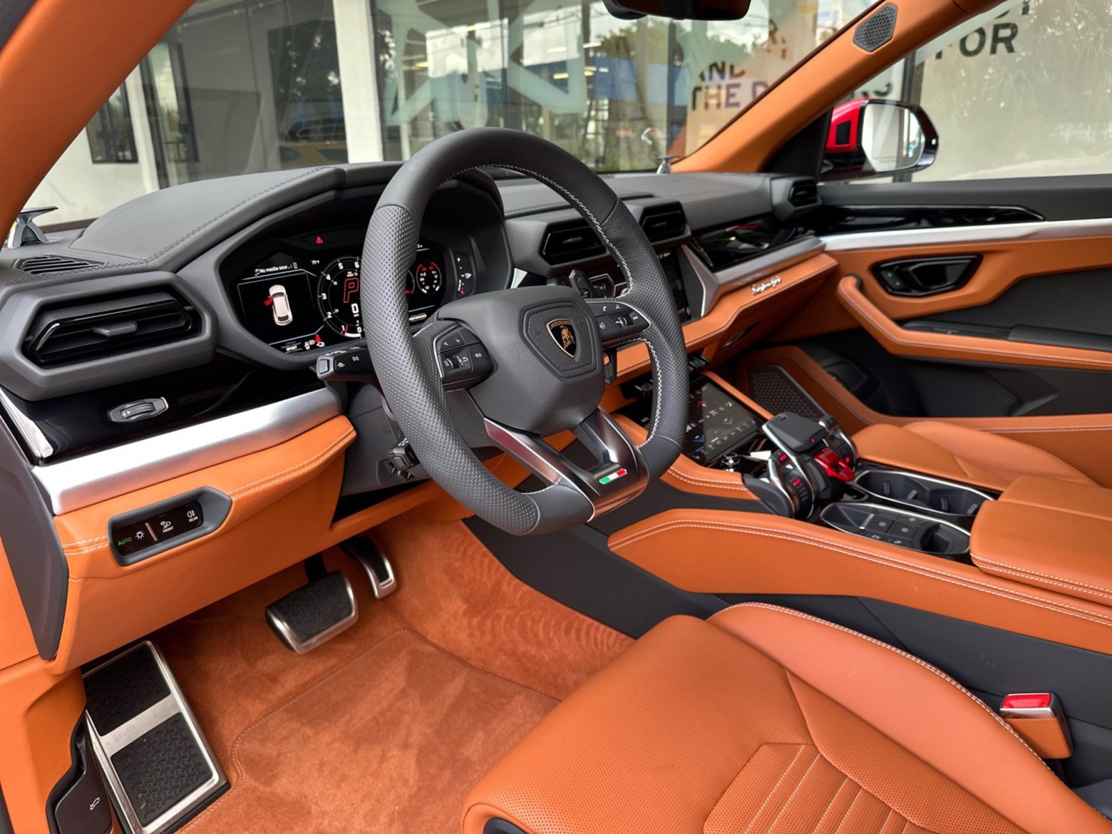 Used 2026 Lamborghini Urus SE AWD/4WD image 24
