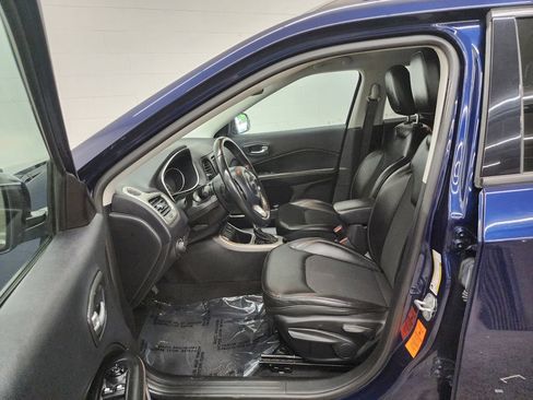 Used 2018 Jeep Compass Latitude FWD image 13