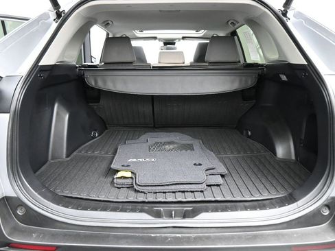 Used 2021 Toyota RAV4 XLE w/ Convenience Package FWD image 17