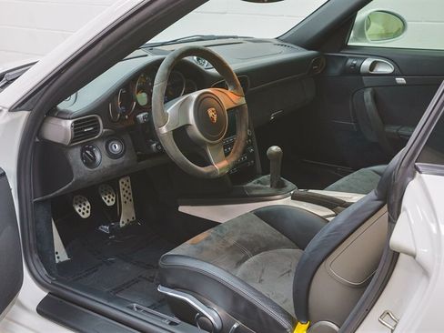 Used 2010 Porsche 911 GT3 RWD image 52
