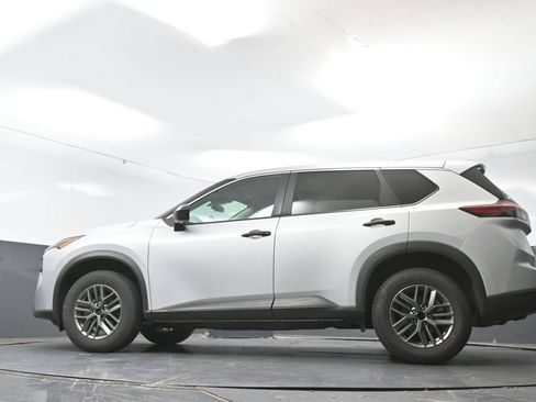 Used 2024 Nissan Rogue S FWD image 29