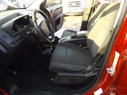Used 2010 Dodge Journey SXT w/ Flexible Seating Group image 10