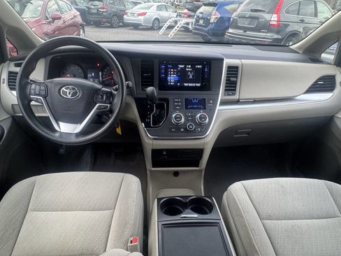 Used 2015 Toyota Sienna LE image 12
