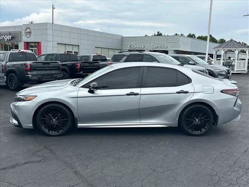 Used 2022 Toyota Camry SE w/ Carpet Mat Package (TMS) AWD/4WD image 6