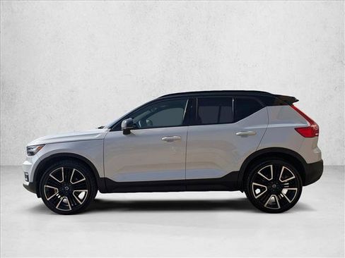 Used 2022 Volvo XC40 T4 R-Design w/ Protection Package Premier image 9