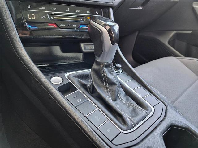 Used 2025 Volkswagen Jetta SE FWD image 17