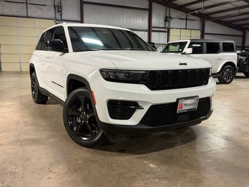 Used 2023 Jeep Grand Cherokee Altitude AWD/4WD image 1