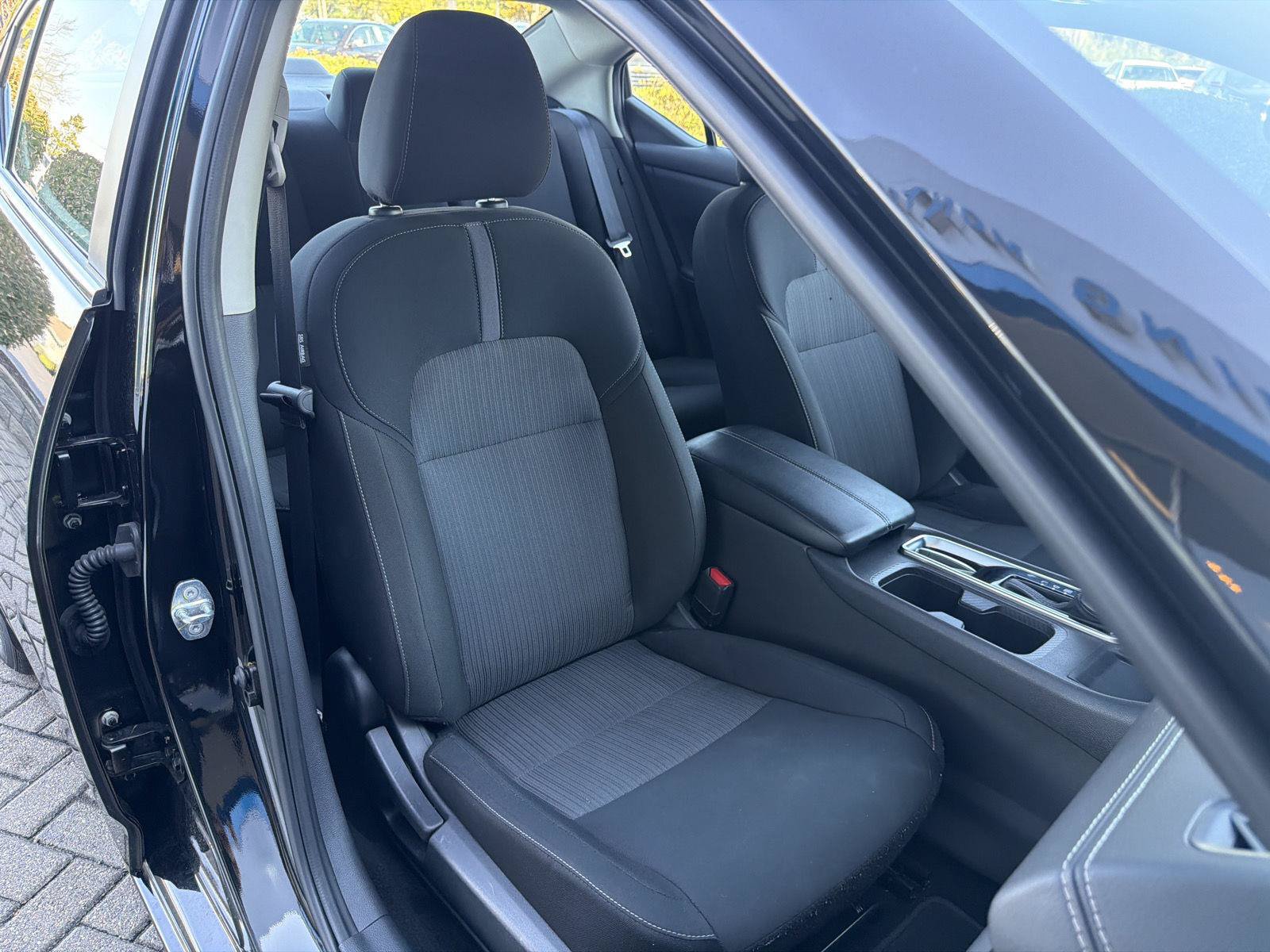 Used 2025 Nissan Sentra SV w/ All-Weather Package FWD image 30