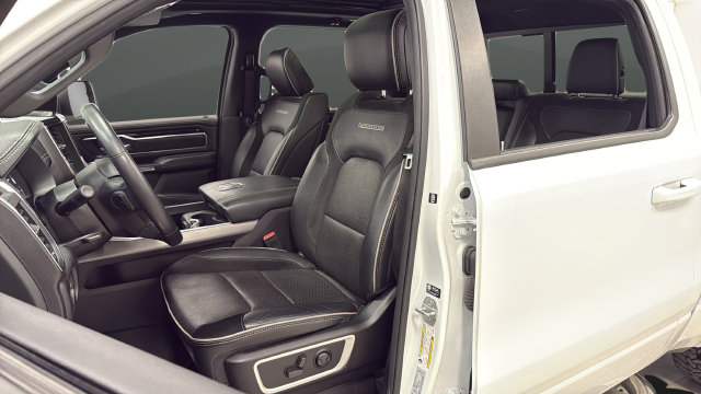 Used 2022 RAM 1500 Laramie w/ Sport Appearance Package AWD/4WD image 10