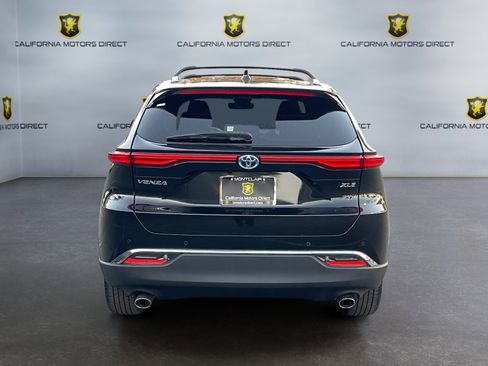 Used 2024 Toyota Venza XLE image 4