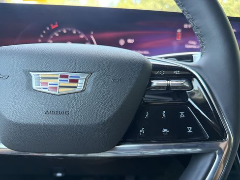 Used 2025 Cadillac Escalade Premium Luxury w/ Touring Package AWD/4WD image 31