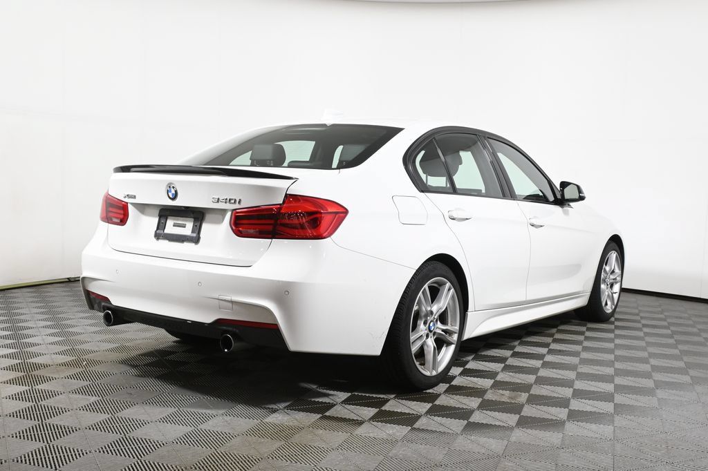 Used 2018 BMW 340i xDrive Sedan AWD/4WD image 11