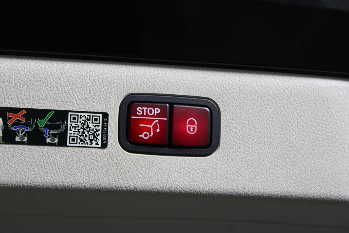 Used 2022 Mercedes-Benz EQS 580 4MATIC Sedan image 33