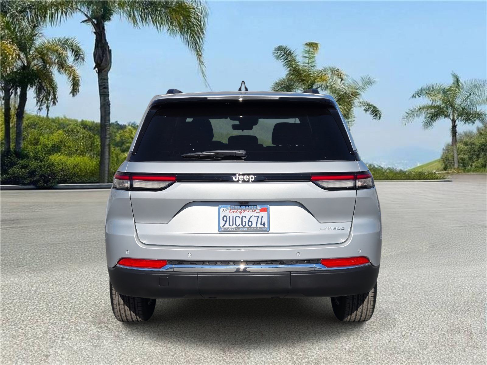 Used 2025 Jeep Grand Cherokee Laredo X RWD image 5
