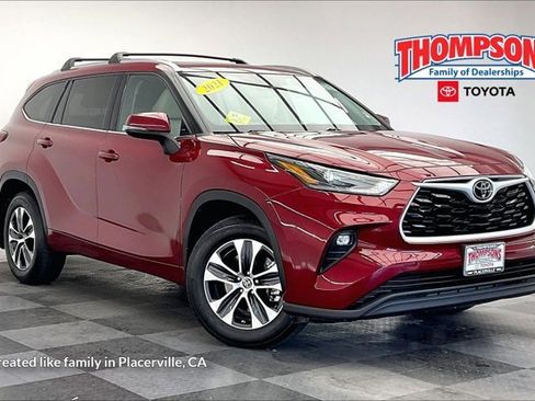 Used 2021 Toyota Highlander XLE image 1