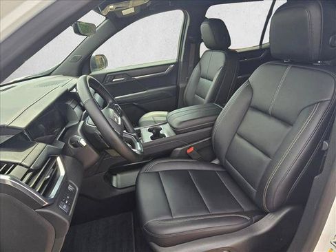 Used 2026 GMC Acadia Elevation w/ Elevation Premium Package FWD image 16