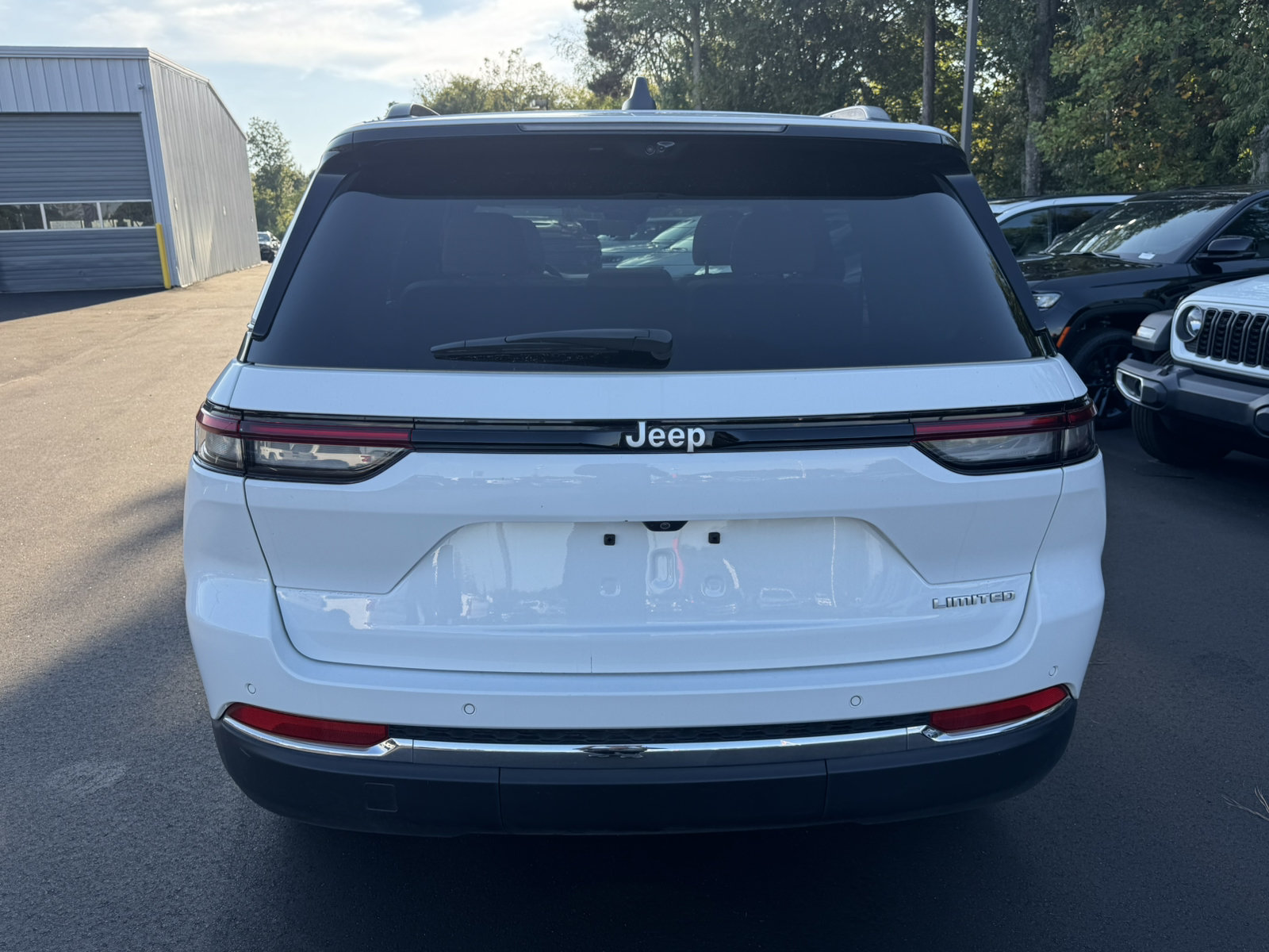 Used 2025 Jeep Grand Cherokee Limited w/ Luxury Tech Group II RWD image 6