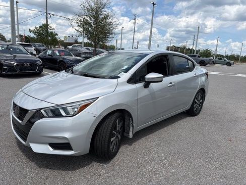 Used 2020 Nissan Versa SV FWD image 3