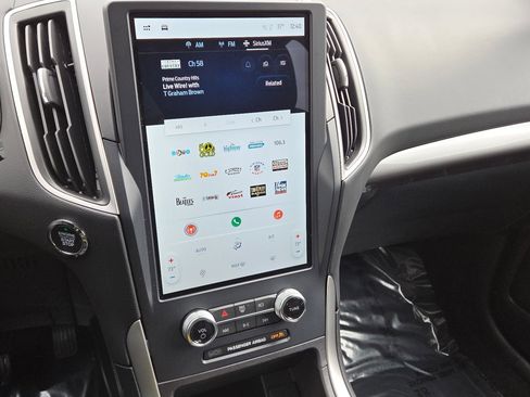 Used 2023 Ford Edge SE w/ Black Appearance Package image 23