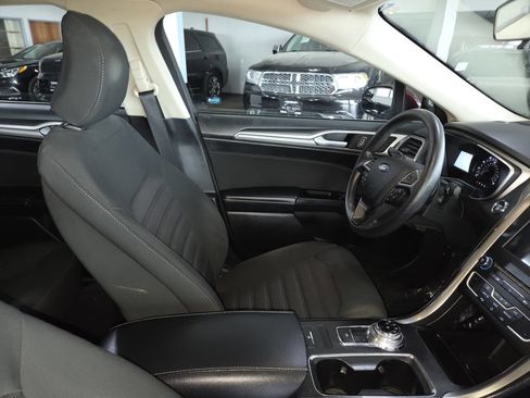 Used 2017 Ford Fusion SE w/ Fusion SE Technology Package FWD image 29